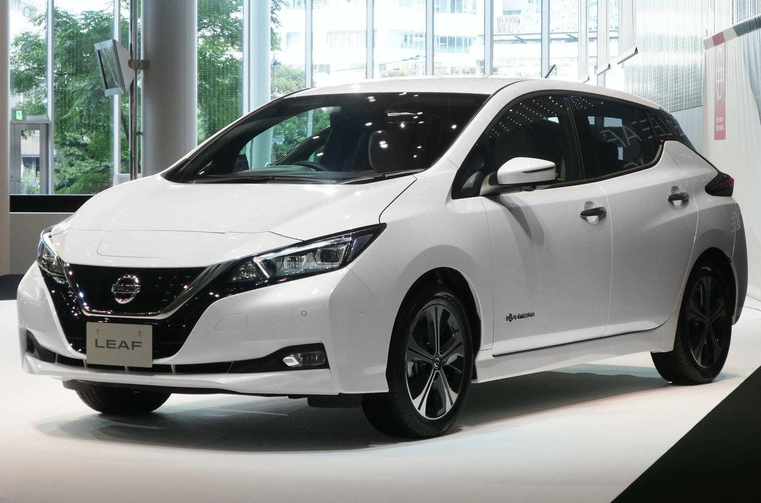 Lastskydd Nissan Leaf II (2E1) 2017–2021, facelift 2021+ – Svart – detaljbild 3