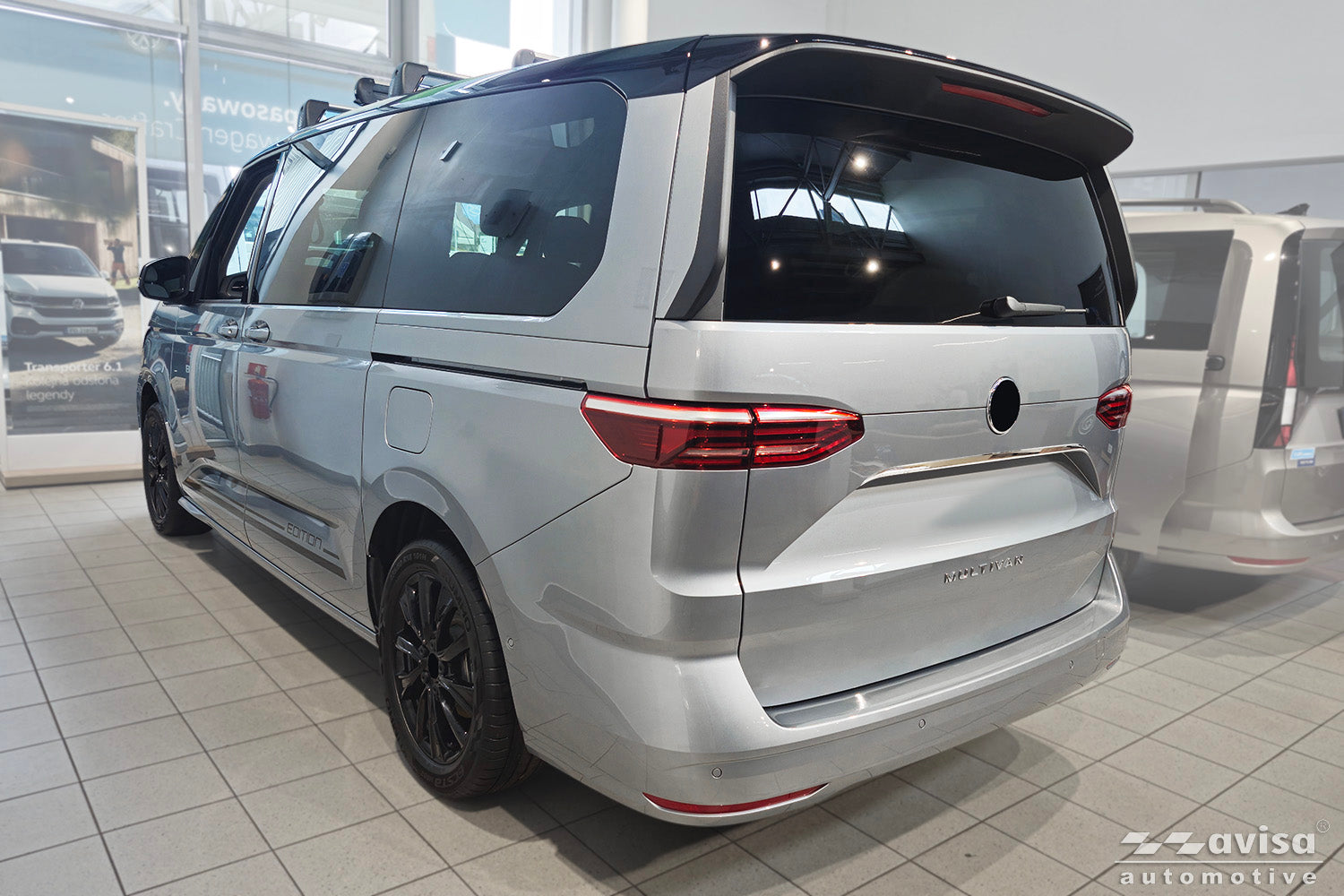 Bakluckelist Volkswagen Multivan T7 2021+ – Spegelpolerat silver – detaljbild 2