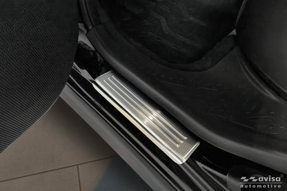 Tröskelskydd Lines Subaru Crosstrek III 2023+ – Silver satin – detaljbild 2