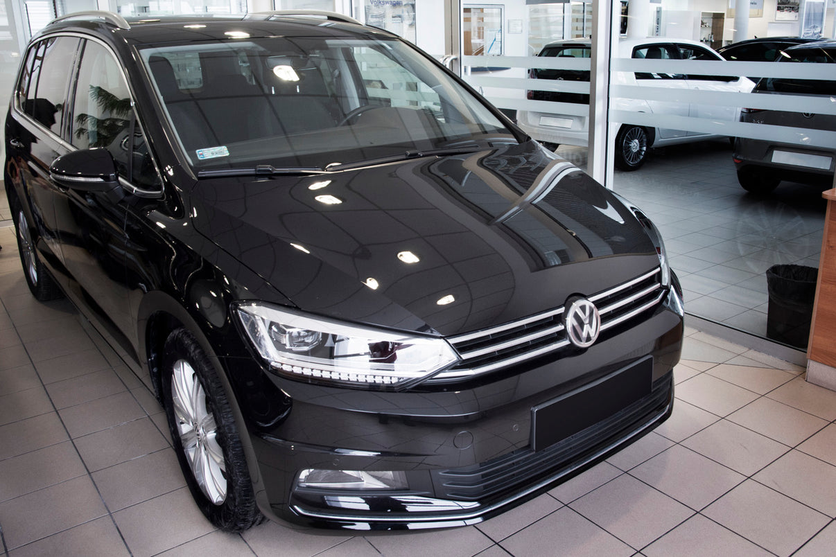 Lastskydd Volkswagen Touran III/ R-line 2015+ – Spegelblank svart – detaljbild 3