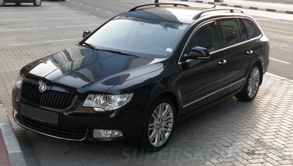 Lastskydd Skoda Superb Kombi 2009–2013 – Svart – detaljbild 2