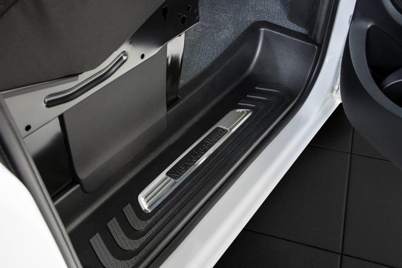 Tröskelskydd Mercedes V Class W447/ Vito III 2014+ – Silver satin – detaljbild 3