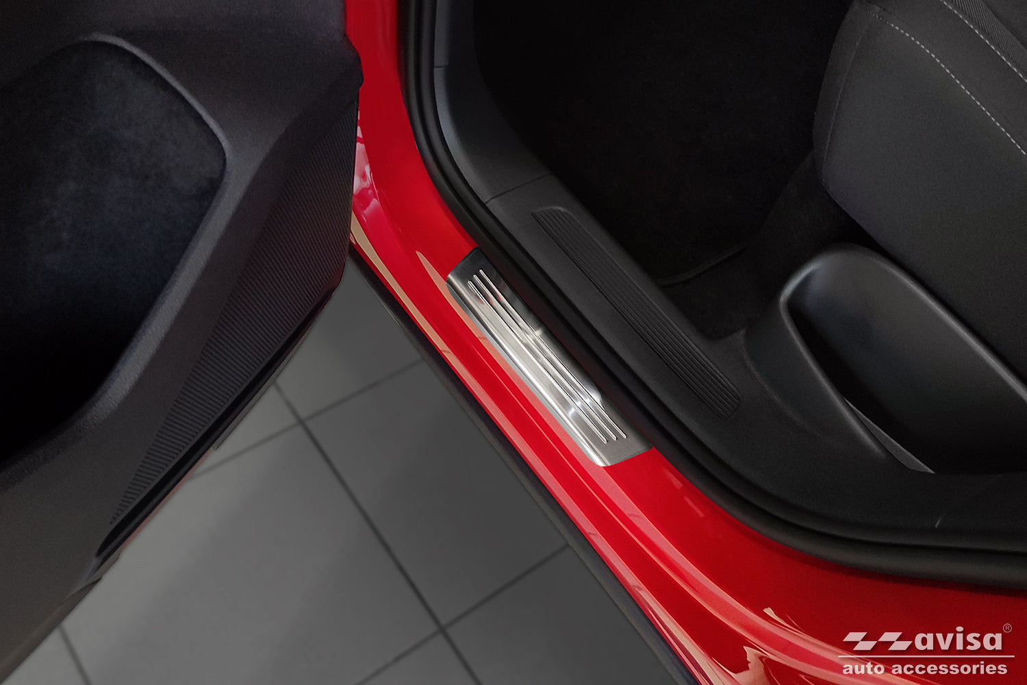 Tröskelskydd Lines Volkswagen Tiguan II 2015–2020, facelift 2020+/ eHybrid 2020–2024 m.fl. – Silver satin – detaljbild 2