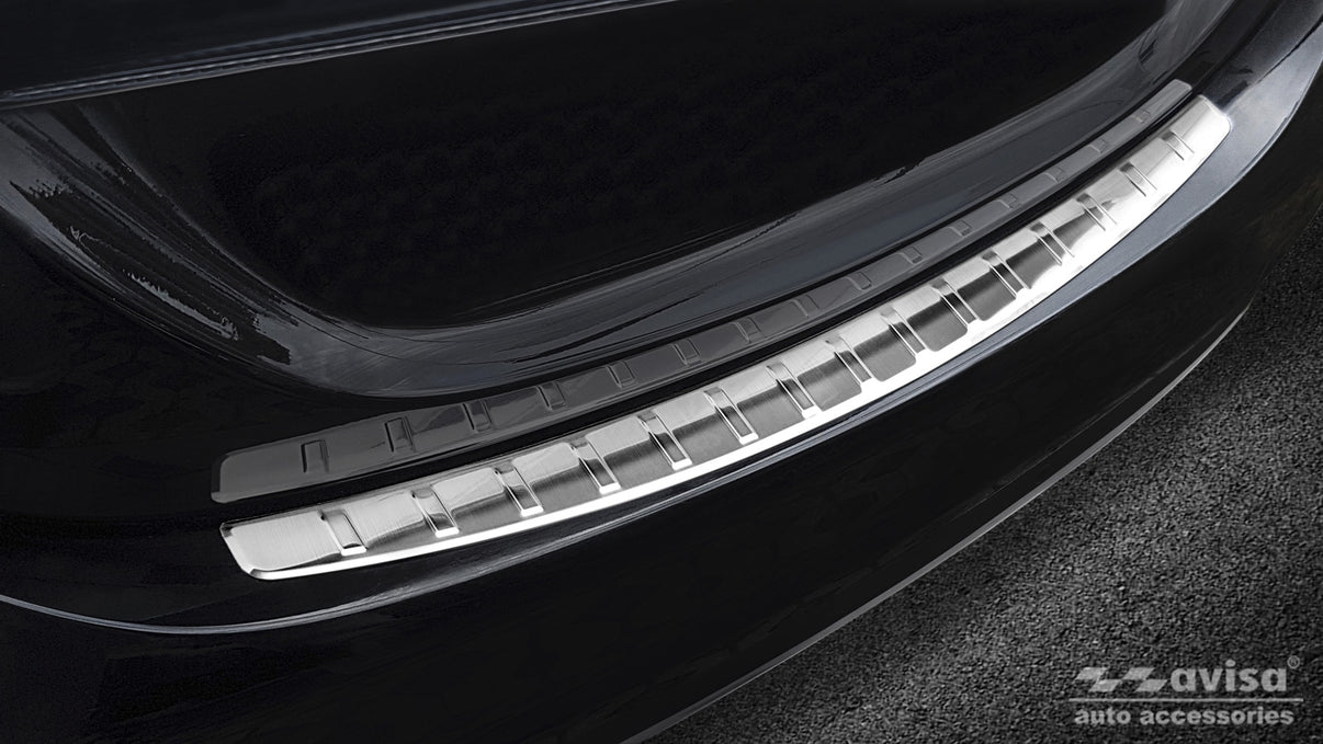 Lastskydd Mercedes C Class IV W205/ AMG sedan 2014–2019, facelift 2019+06.2021+ Silver satin – detaljbild 2
