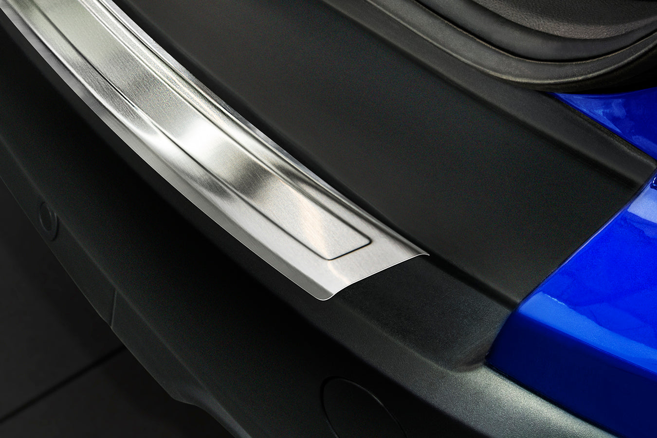 Lastskydd Ford Focus III Kombi 2010–2018 – Silver satin – detaljbild 2