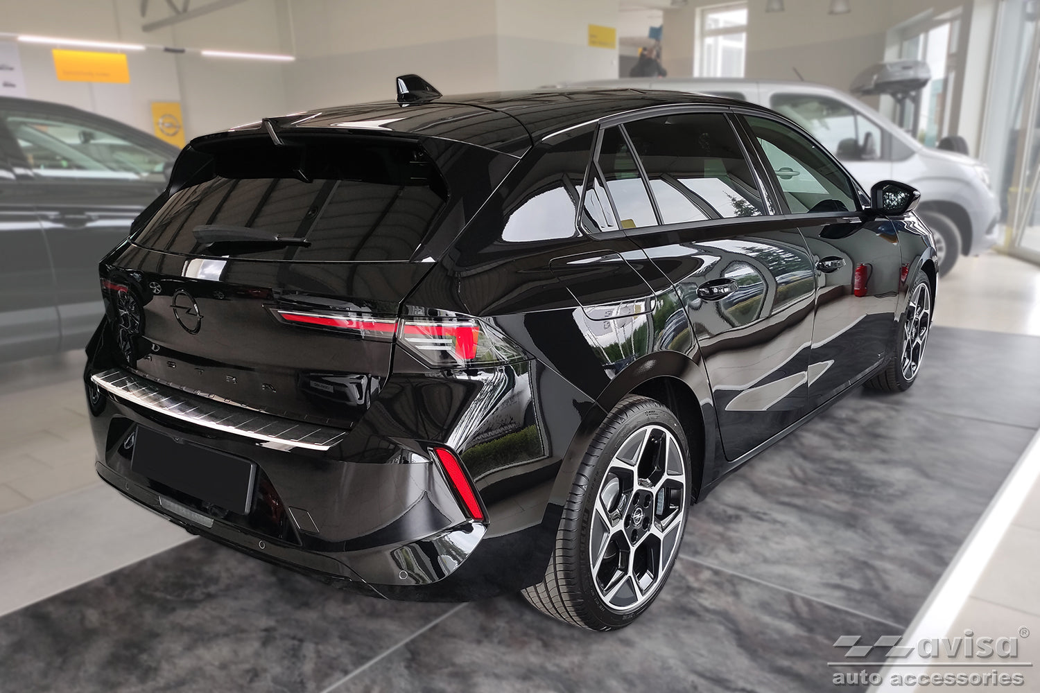 Lastskydd Opel Astra VI (L) halvkombi 2021+ – Silver satin – detaljbild 2