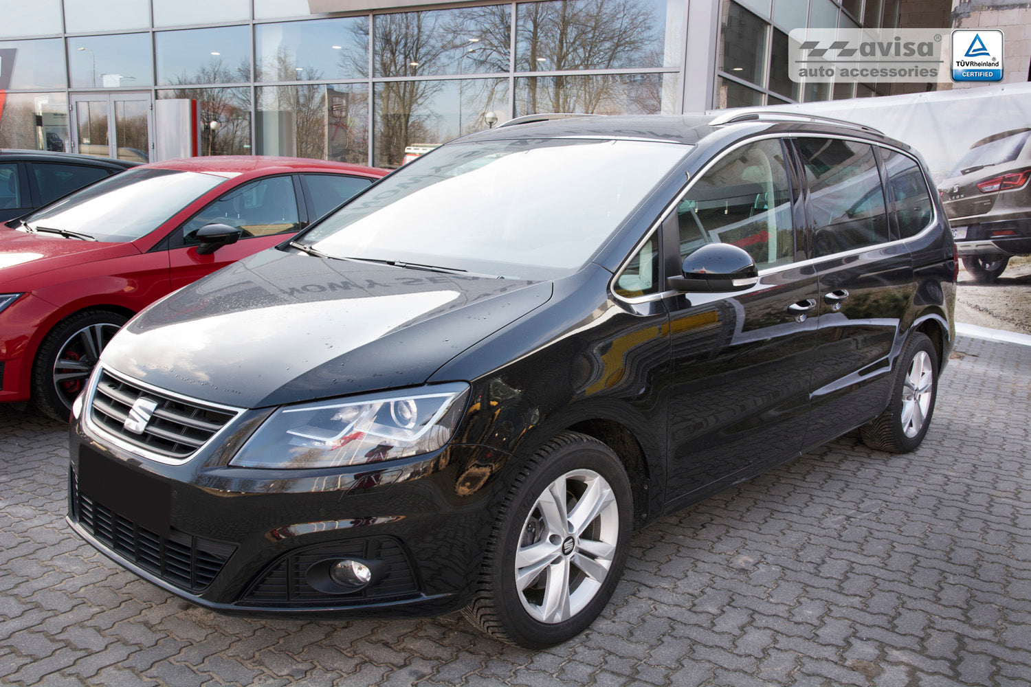 Lastskydd Seat Alhambra II 2010+ / Volkswagen Sharan II 2010+ – Spegelpolerat silver – detaljbild 2