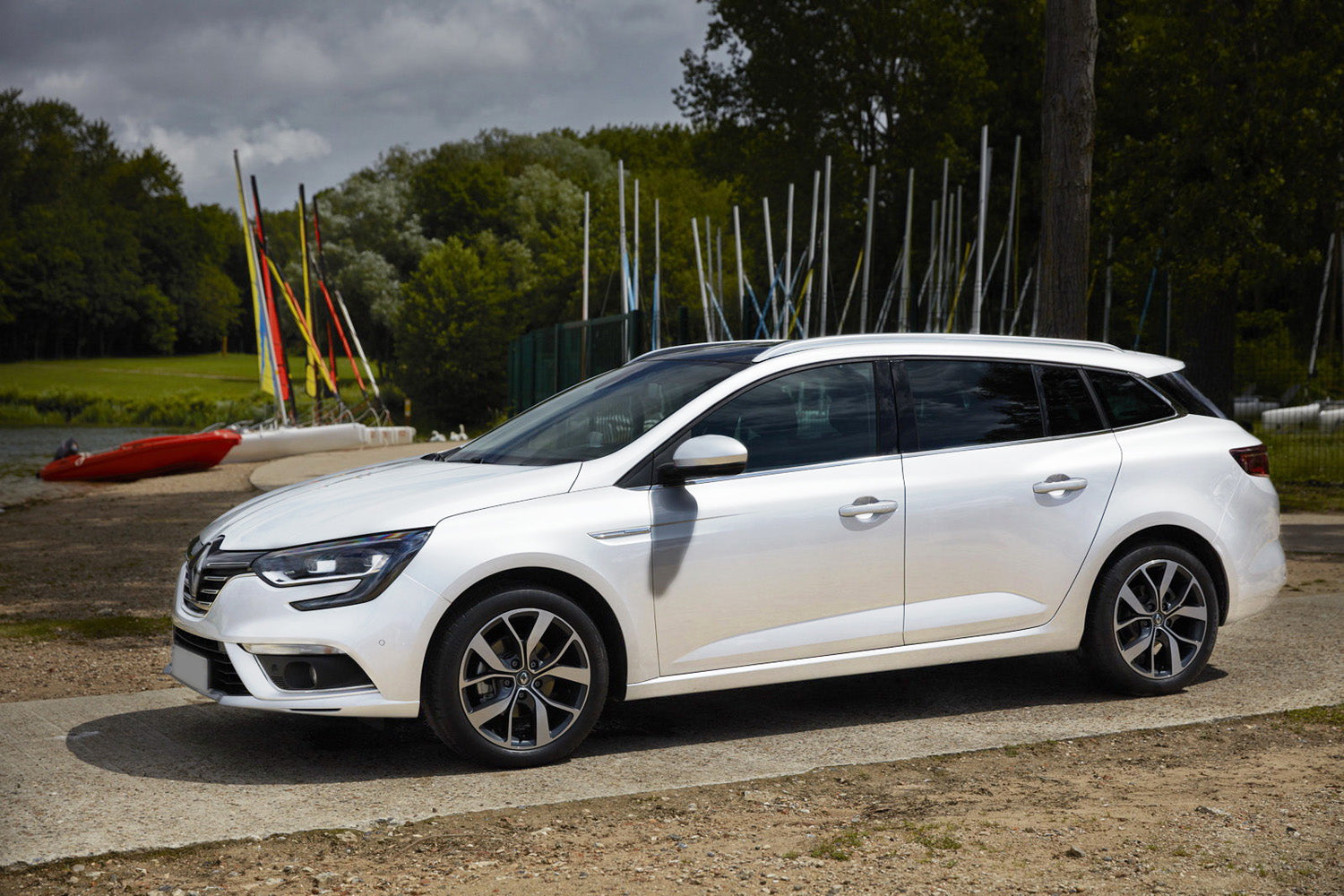 Lastskydd Renault IV Megane Grandtourer 2016–2020, facelift 2020+ – Silver satin – detaljbild 3