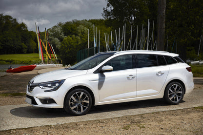 Lastskydd Renault IV Megane Grandtourer 2016–2020, facelift 2020+ – Silver satin – detaljbild 3