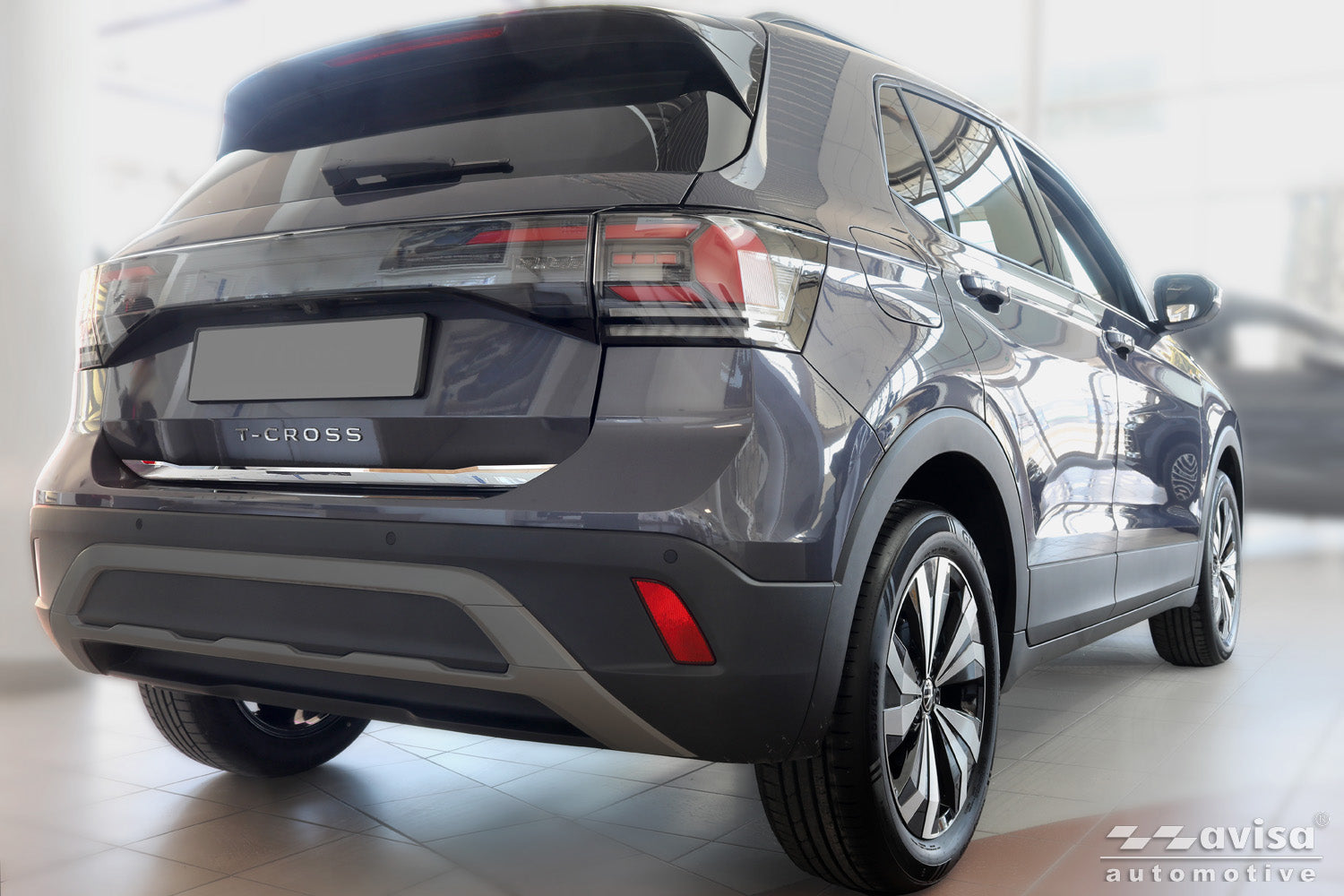 Bakluckelist Volkswagen T-Cross 2018–2024, facelift 2024+ – Spegelpolerat silver – detaljbild 2