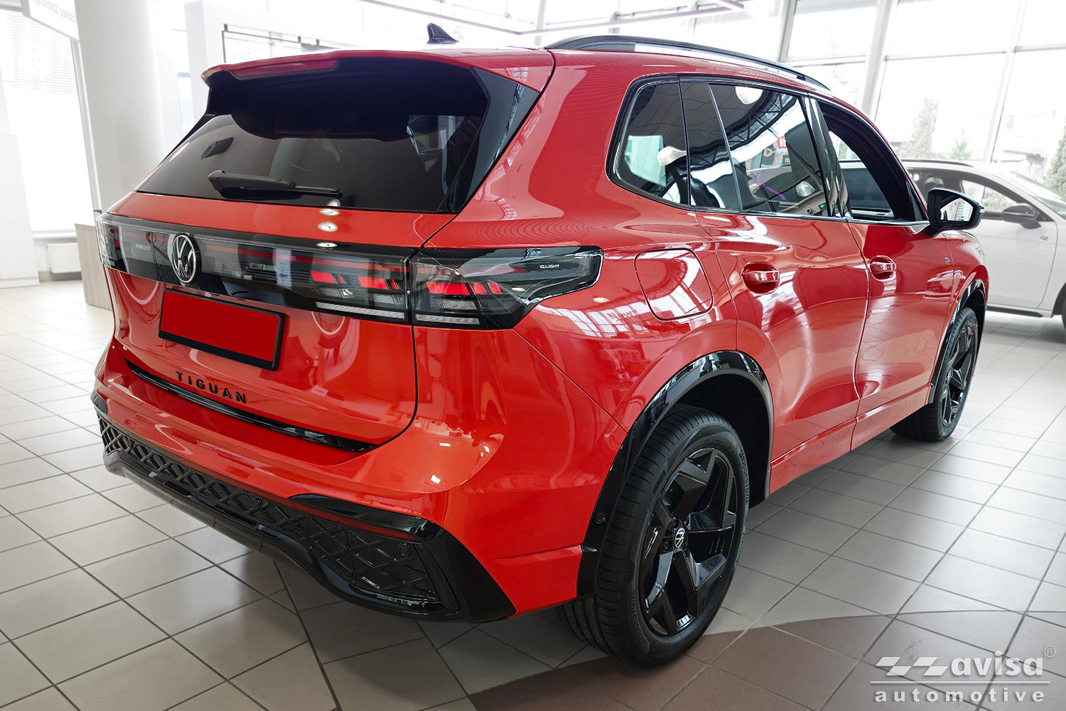 Bakluckelist Volkswagen Tiguan III 2024+ – Spegelblank svart – detaljbild 2