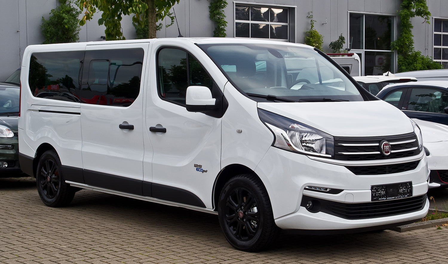Lastskydd Fiat Talento 2016–2021 m.fl. – Svart – detaljbild 2