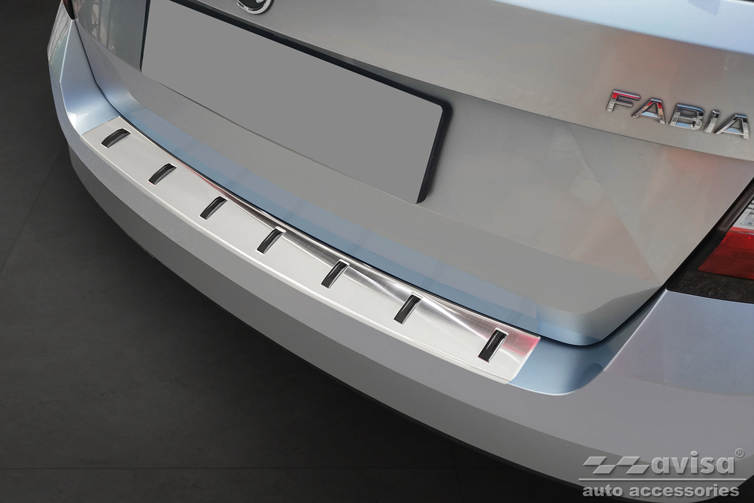 Lastskydd Strong Edition Skoda Fabia III Kombi 2014–2018 – Silver satin – detaljbild 3
