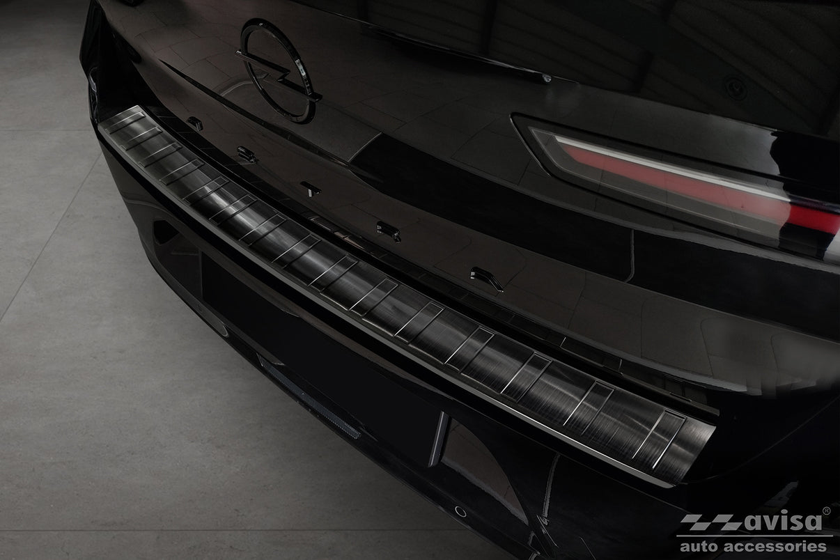 Lastskydd Opel Astra VI (L) halvkombi 2021+ – Svart – detaljbild 3