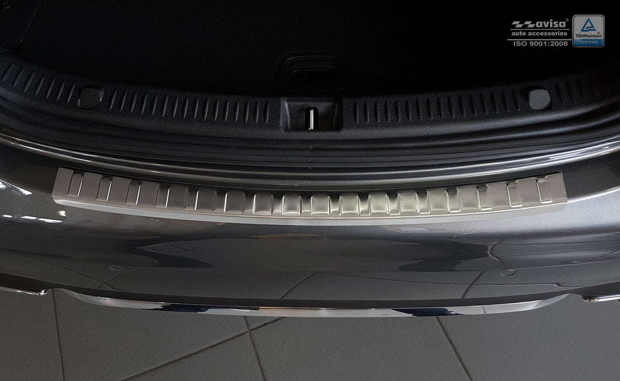 Lastskydd Mercedes E Class W213 sedan 2016–2020, facelift 2020–2023 – Silver satin – detaljbild 3