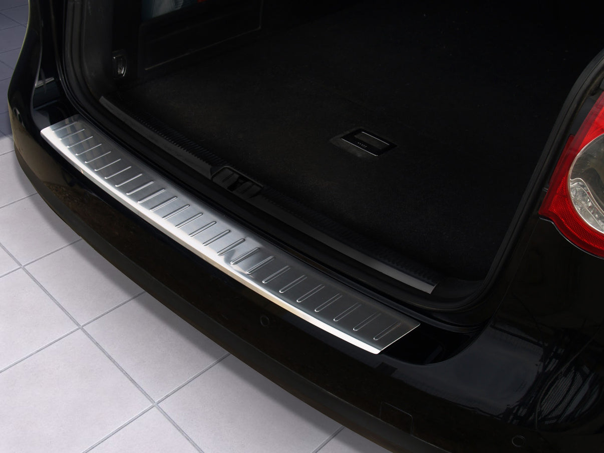 Lastskydd Volkswagen Passat B6 variant 2005–2010 – Silver satin – detaljbild 3