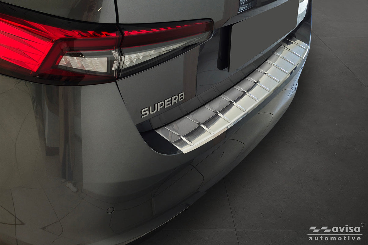 Lastskydd Skoda Superb IV liftback 2023+ – Silver satin – detaljbild 3