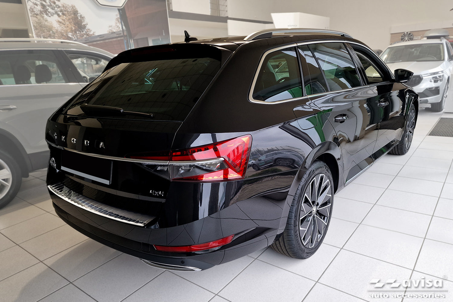 Lastskydd Skoda Superb III Kombi 2015–2019, facelift 2019–2024/ Scout III 2019+ – Spegelpolerat silver – detaljbild 2
