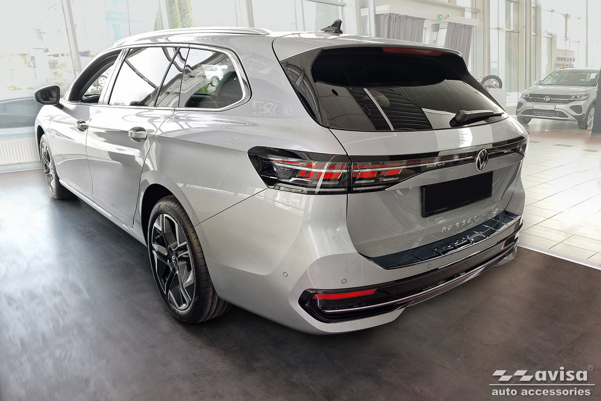 Lastskydd Volkswagen Passat B9 Variant/ R-line/ Hybrid 2024+ – Spegelblank svart – detaljbild 2