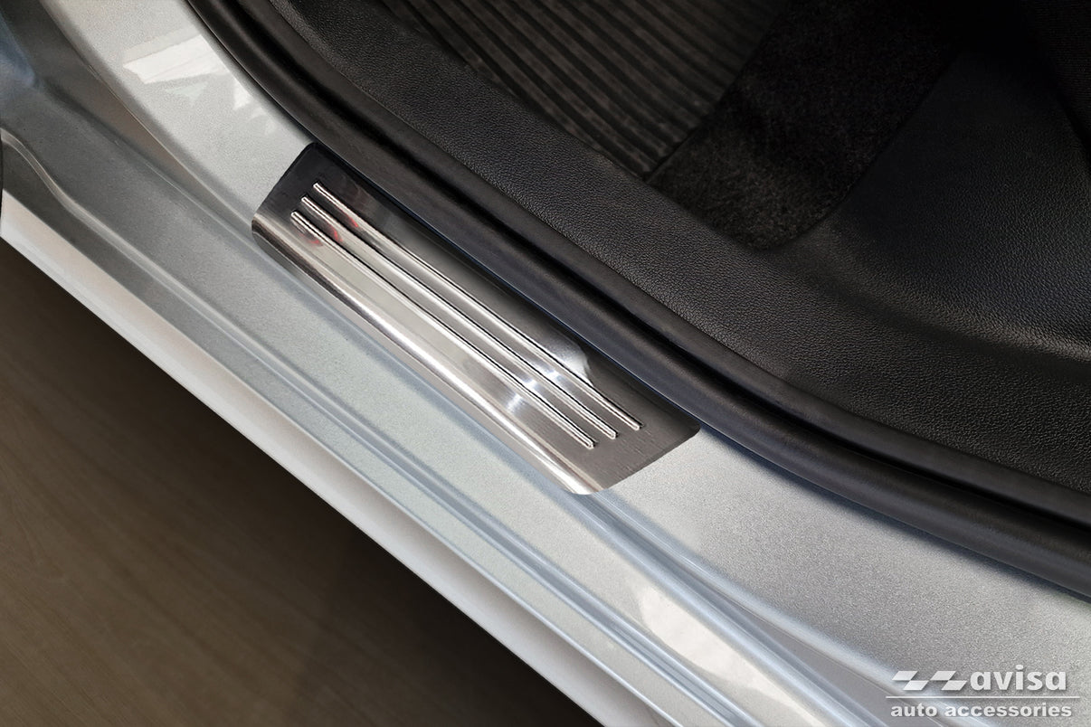 Tröskelskydd Lines Skoda Kamiq crossover 2019–2024, facelift 2024+ – Silver satin – detaljbild 2