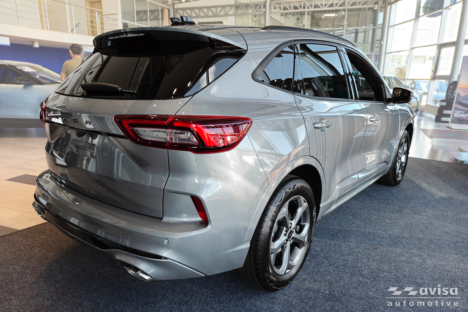 Bakluckelist Ford Kuga III 2019–2024, facelift 2024+ – Spegelblank svart – detaljbild 2