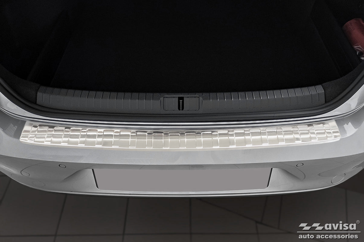 Lastskydd Volkswagen Passat B8 sedan 2014–2019, facelift 2019–2023 new design – Silver satin – detaljbild 3