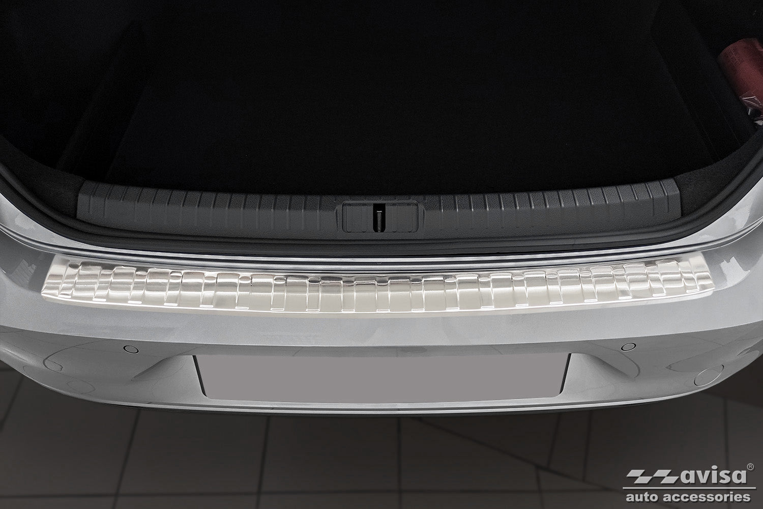 Lastskydd Volkswagen Passat B8 sedan 2014–2019, facelift 2019–2023 new design – Silver satin – detaljbild 3