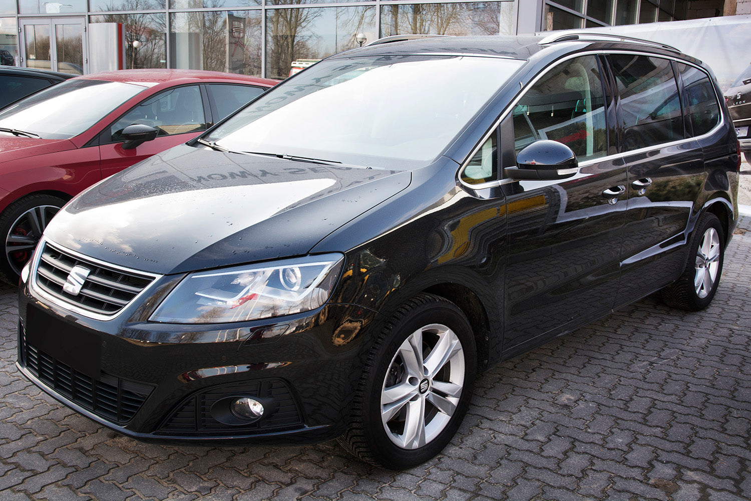Lastskydd Seat Alhambra II 2010+ / Volkswagen Sharan II 2010+ – Silver satin – detaljbild 2