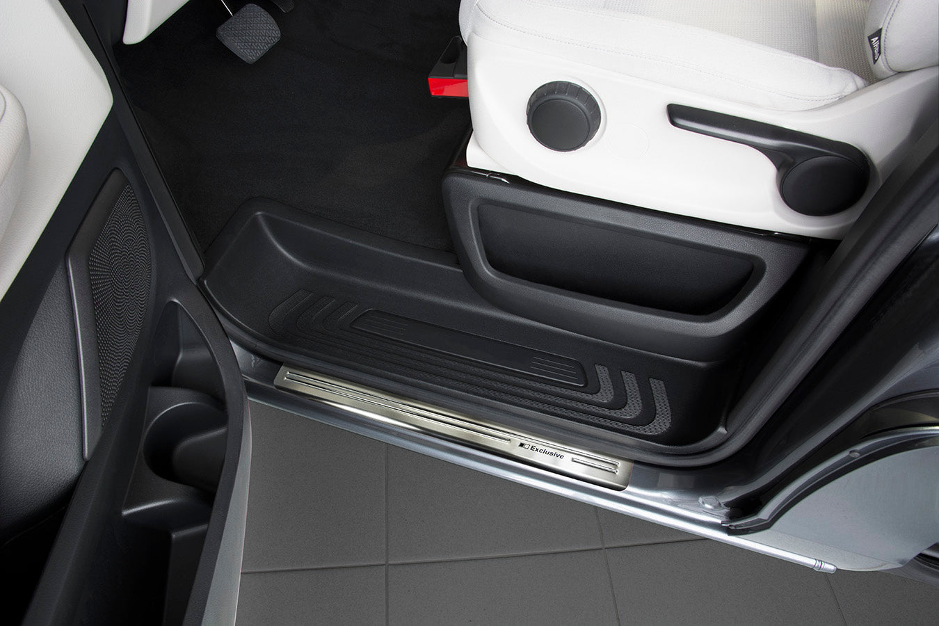 Tröskelskydd Exclusive Mercedes V Class W447/ Vito III 2014+ – Silver satin (2/13002) – detaljbild 2