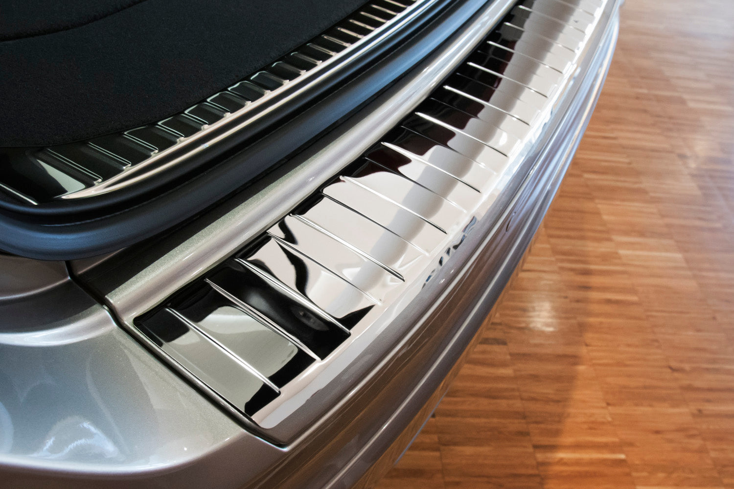 Lastskydd Volvo XC60 2013–2017 – Spegelpolerat silver
