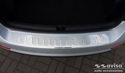 Lastskydd Skoda Rapid 2012–2017, facelift 2017+ – Silver satin – detaljbild 3