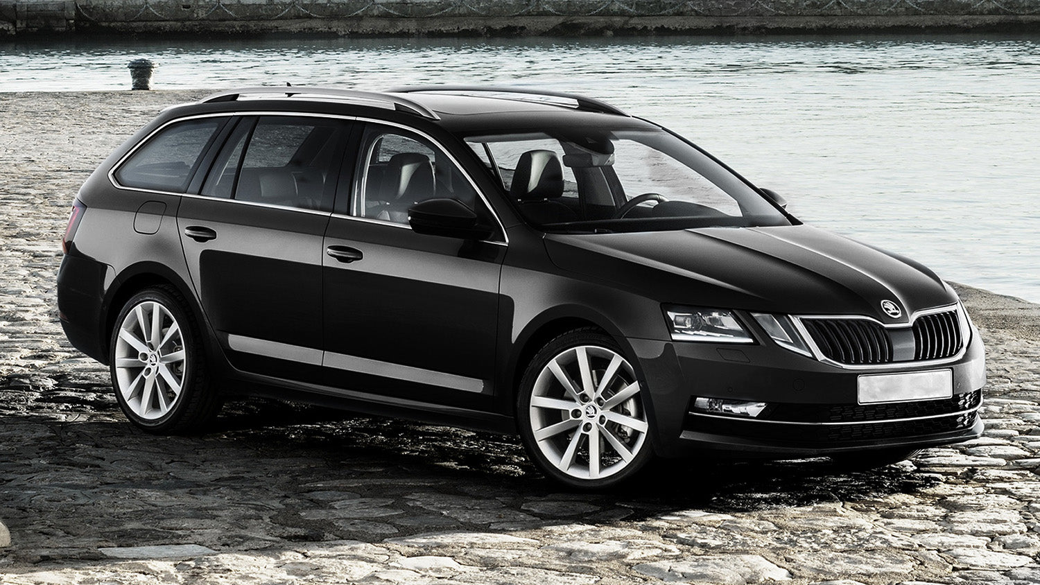 Lastskydd Skoda Octavia III Kombi facelift 2016–2019 – Spegelpolerat silver – detaljbild 3