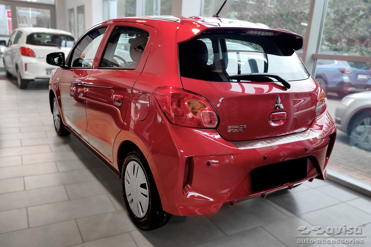 Lastskydd Mitsubishi Space Star facelift 2020+ – Silver satin – detaljbild 2
