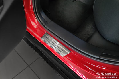 Tröskelskydd Lines Mazda CX-30 2019+ – Silver satin – detaljbild 2