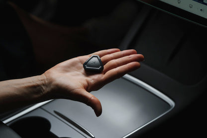 alternativ vinkel på Tesla S3XY Buttons Gen 2 Bundle – TESLA