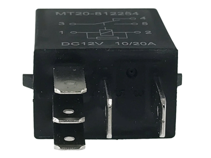 närbild på detaljer och material av Microrelä 5 – Stift växlande med resistor – Carlevel