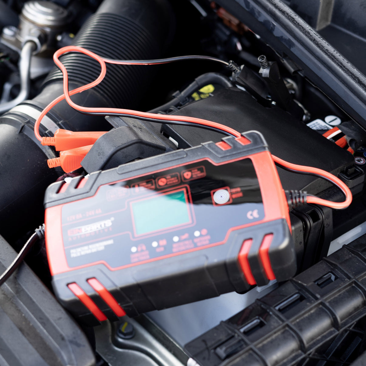 Billaddare – 24 V, 12 V, 230 V AC – 17x10x5,5 cm – Approximately 115 cm