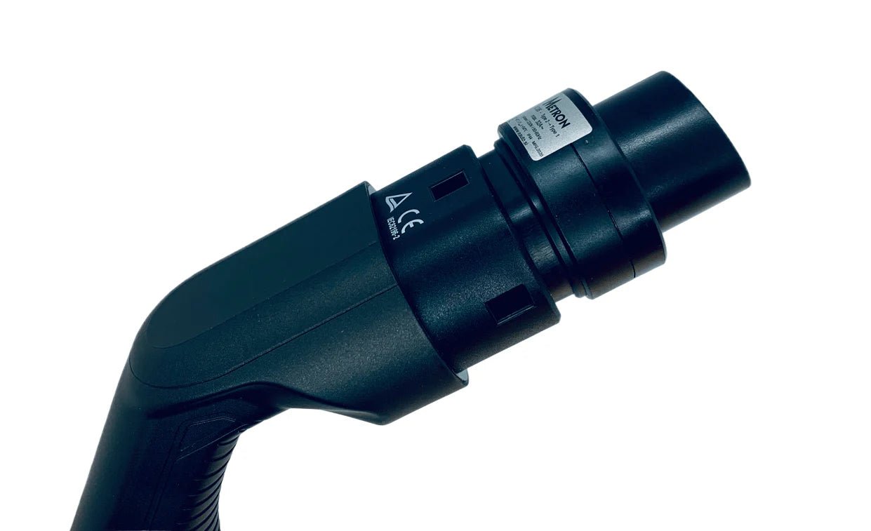 förpackning och medföljande tillbehör till Adapter Typ 2 fast kabel till Typ 1 230 V 16/32A – Evconnect – Evconnect