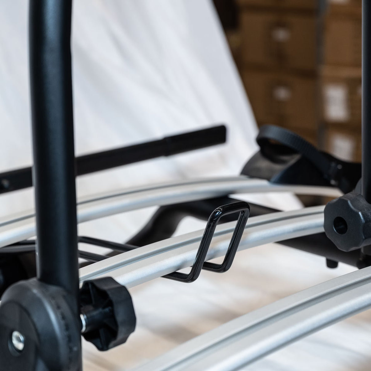 Cykelhållare Turtle Nordic – Dragkrok – För 4 cyklar – Låsbar & fällbar – närbild