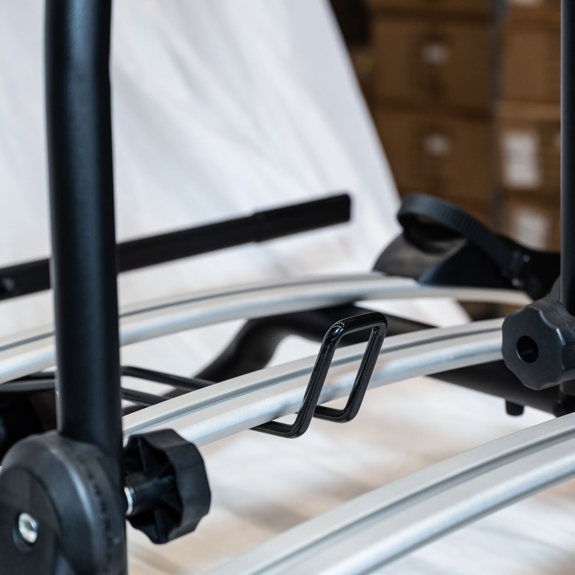 Cykelhållare Turtle Nordic – Dragkrok – För 4 cyklar – Låsbar & fällbar – närbild