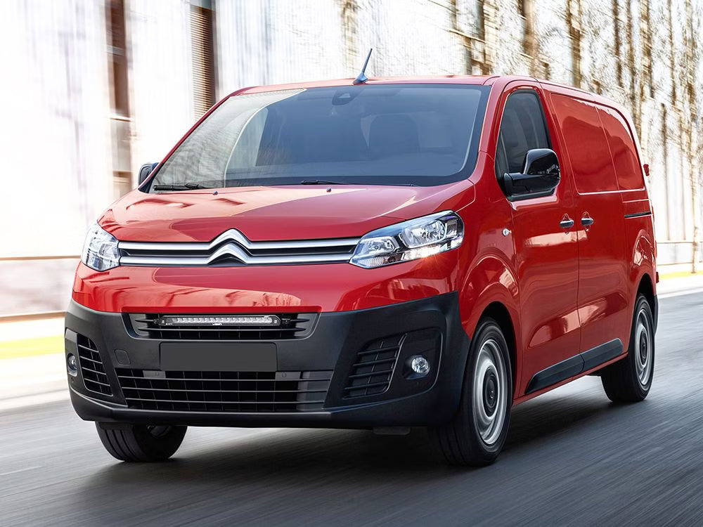 Grillkit extraljus Linear 18 Elite – Peugeot Expert / Vivaro / Jumpy – Modellanpassad LED Ramp – detaljbild