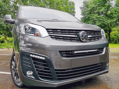 Grillkit extraljus Linear 18 Elite – Peugeot Expert / Vivaro / Jumpy – Modellanpassad LED Ramp – produktbild