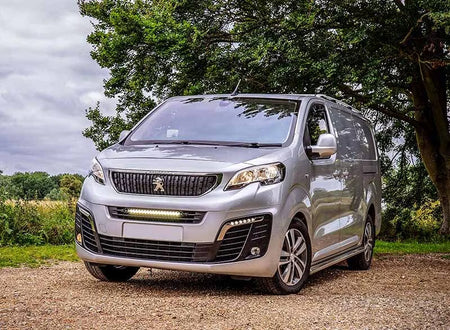 Grillkit extraljus Linear 18 – Peugeot Expert / Vivaro / Jumpy – LED Ramp – produktbild