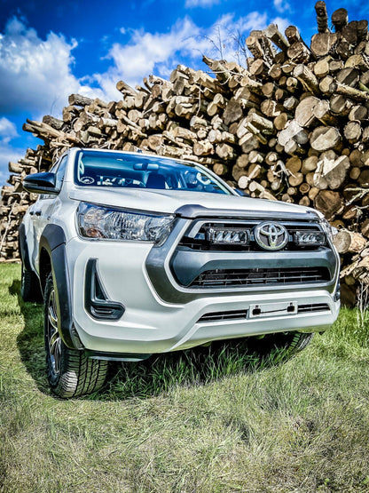 Grillkit extraljus Triple-R 750 Gen2 – Toyota Hilux Legend / Hero 2021 – produktbild