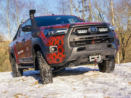 Grillkit extraljus Triple-R 750 Gen2 – Toyota Hilux Invincible-X 2021 – produktbild