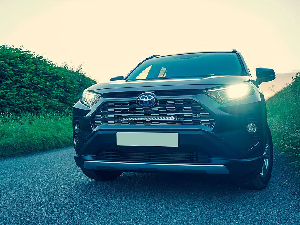 Grillkit extraljus Linear 18 Elite – Toyota RAV4 Hybrid 2019 – detaljbild