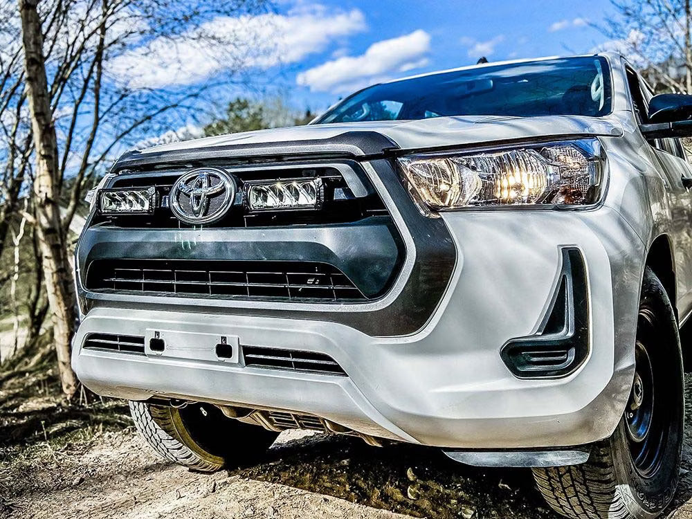Grillkit extraljus Triple-R 750 Elite Gen2 – Toyota Hilux Legend / Hero 2021– LED – produktbild