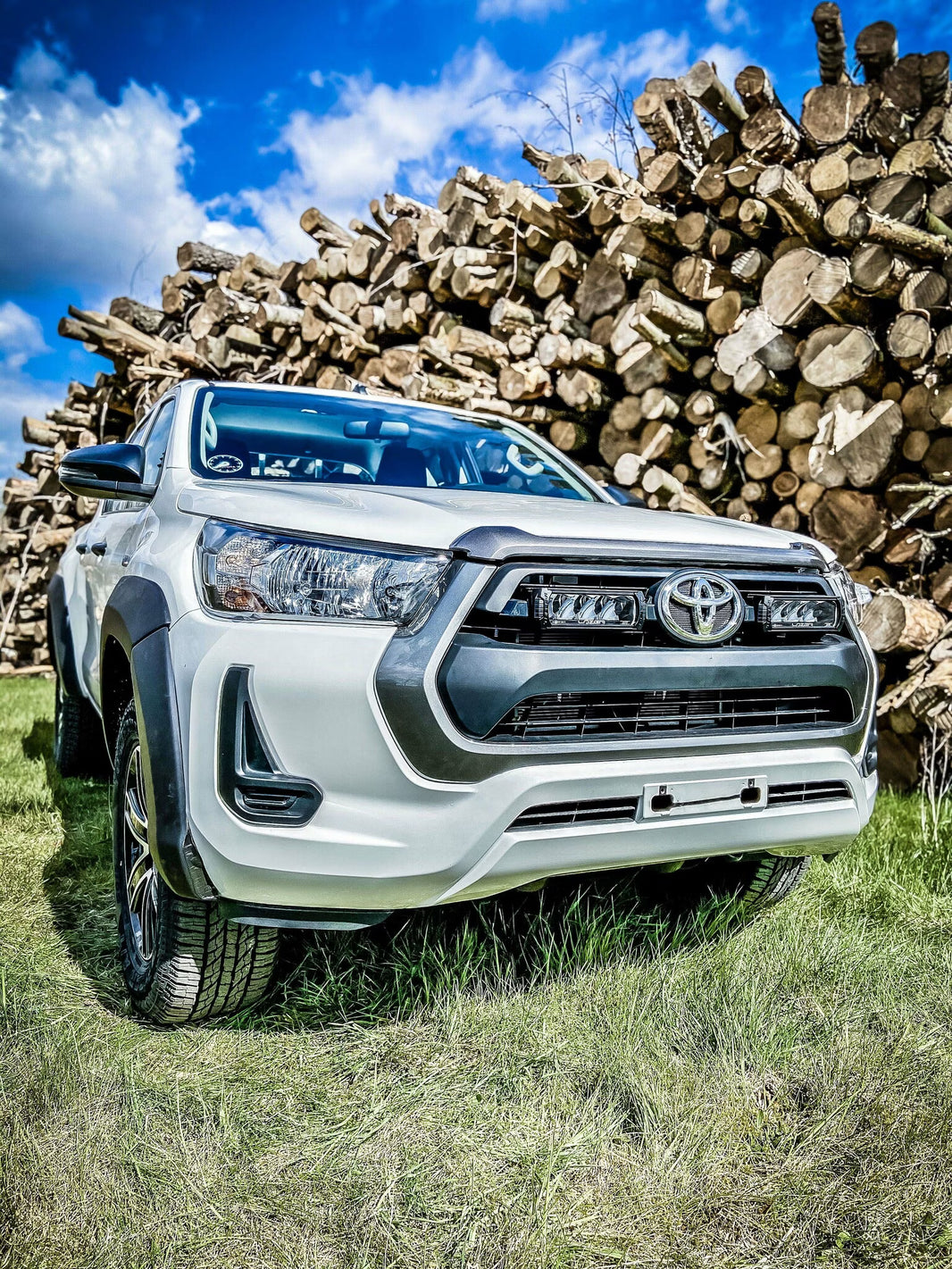 Grillkit extraljus Triple-R 750 Gen2 – Toyota Hilux Legend / Hero 2021 – produktbild