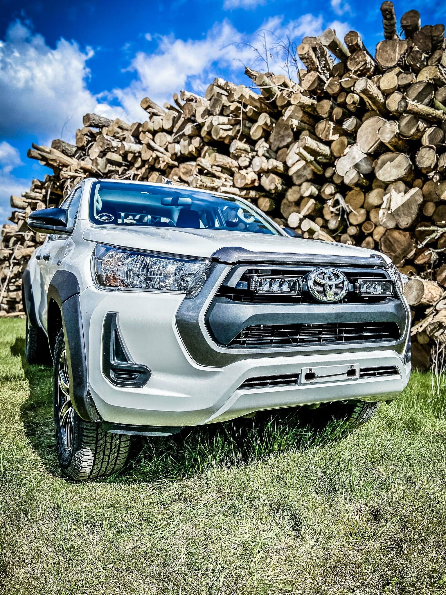 Grillkit extraljus Triple-R 750 Gen2 – Toyota Hilux Legend / Hero 2021 – produktbild
