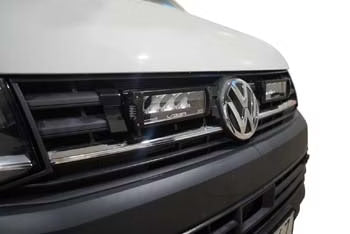 Grillkit extraljus Triple-R 750 Gen2 – VW T6 2015–2019 (Olackad stötfångare) – detaljbild